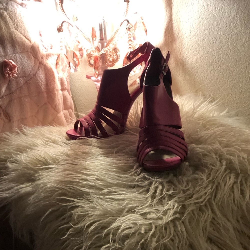 Women’s hot pink size 9 summer heel